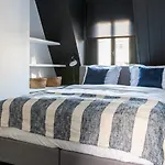 Beautiful Spacious Apartment In A Newly Renovated Old Townhouse