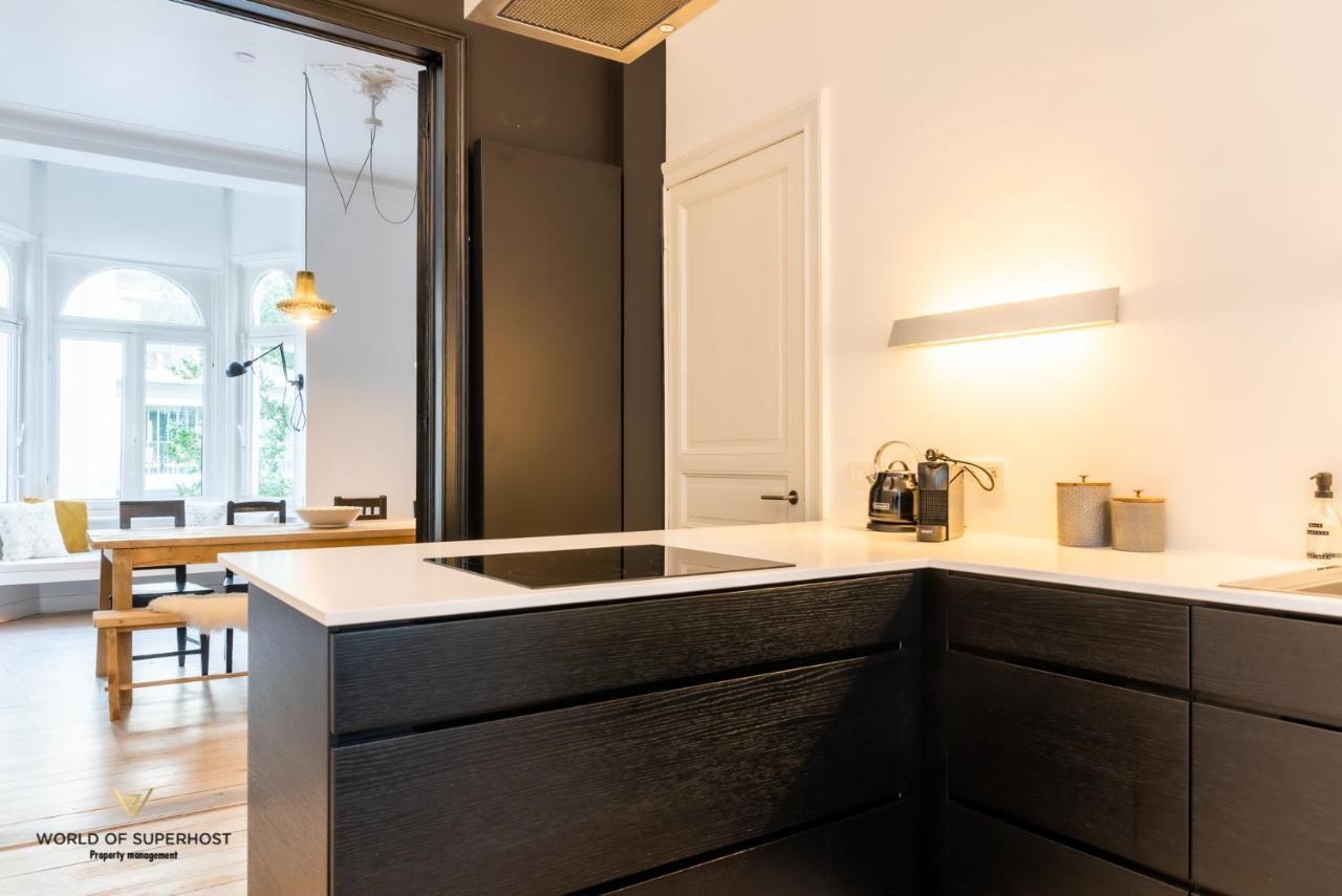 Beautiful Spacious In A Newly Renovated Old Townhouse Apartment *